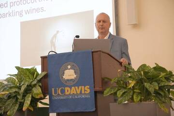 Image: Fulvio Mattivi- su concessione di IVAS 2024 – prof. Andrew Waterhouse -br