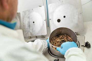 Immagine: Unità-bioeconomia-2022-Foto25.Carico reattore BMP2