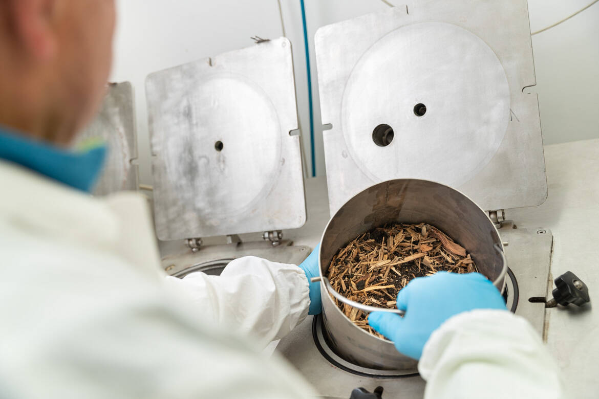 Immagine: Unità-bioeconomia-2022-Foto25.Carico reattore BMP2